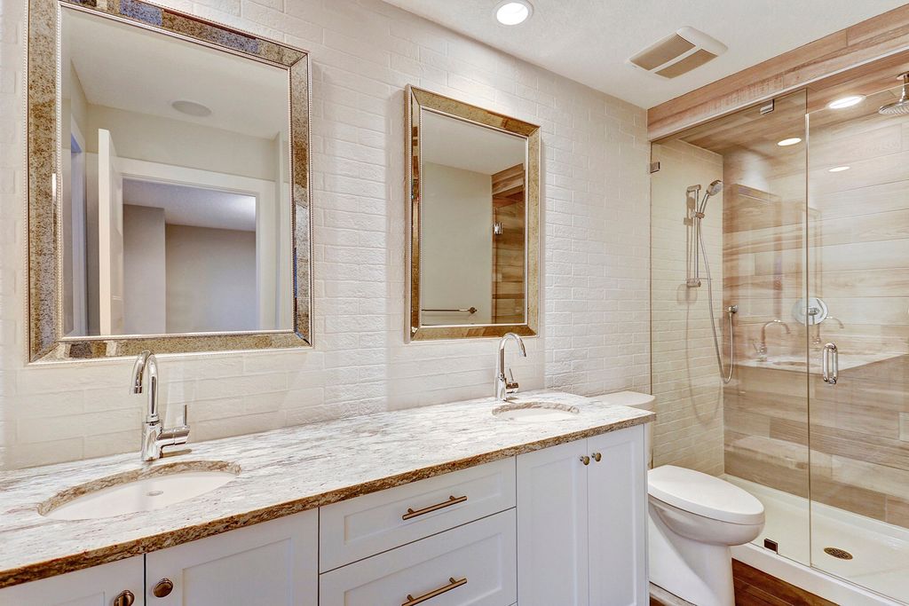 Love is in the air
#happyvalentinesday #mphomes #beautifulbathroom #framedmirrors #whitebrickwall #webuildwhatyoudesign #calgary #kilarney #yyc #yeswecandoit #samawardwinner #loveshoweringinmyshower #lovemybathroom #yyccre #yycinnercitybuilder #yycinfills