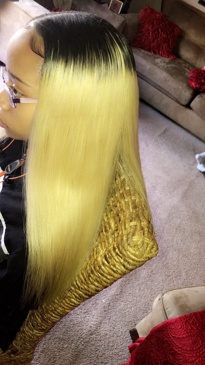 dayarnadesire's tweet photo. BLONDE’S HAVE MORE FUN😏💋.. middle part sew-in blended with her #613hair #DAYARNALVSHA👑 #RTtosupport #bookwithme🔥 https://t.co/0gpJfXCsQV