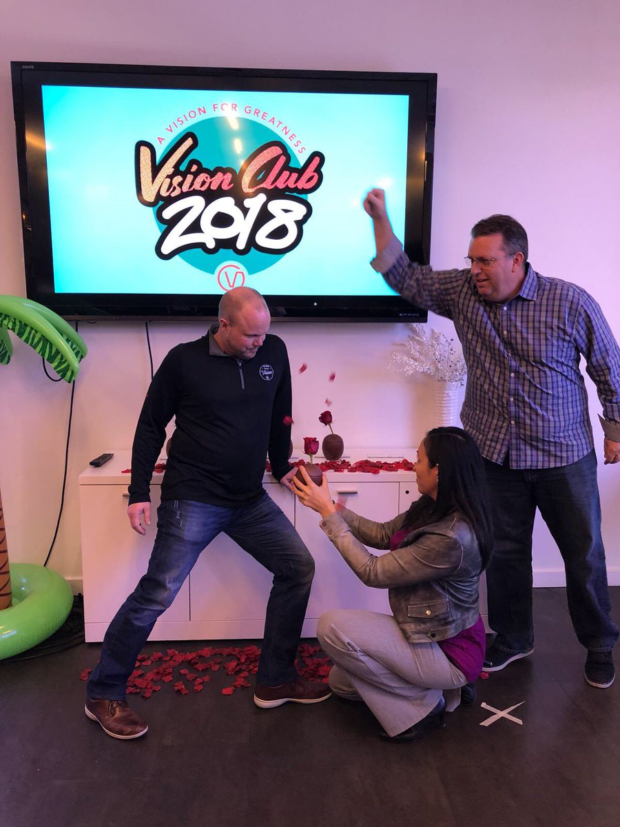 LaylaMoo18's tweet photo. I will always have one rose for you @tubbs8808!! #RoseCeremony #VisionClub2018 # Aruba #VCMadeMeDoIt @WirelessVision @thatsammori @allanlambo @JRojas537 @EdStald @zainasalma11 https://t.co/biRCbHKr2c