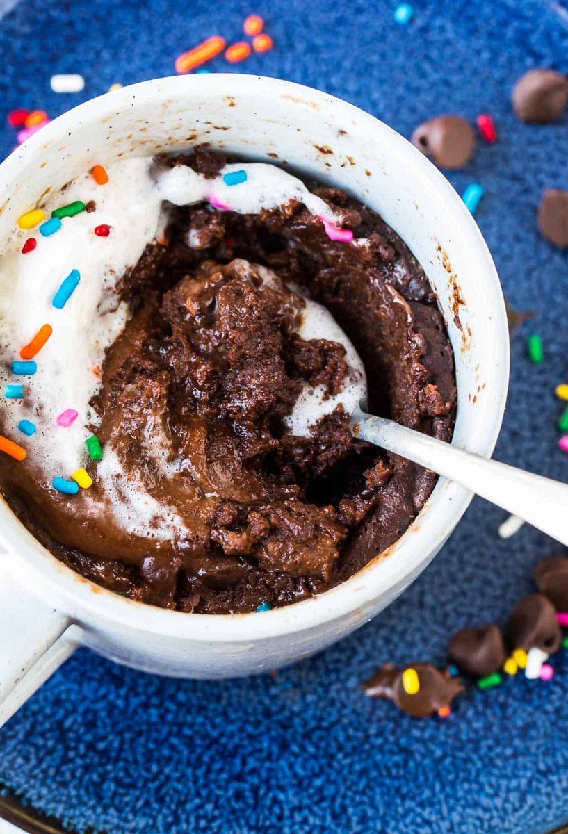 WellPlated's tweet photo. Chocolate Mug Cake. Gooey, fudgy, and cooks in just 90 seconds!! https://t.co/3y8t7aVTWo #lightenedup #dessert #recipeoftheday #chocolate #ValentinesDay https://t.co/OWFFmfoCBL