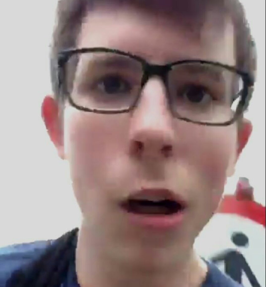 MaxRollsMemes's tweet image. max (15) fürchtet sich vor spinnen