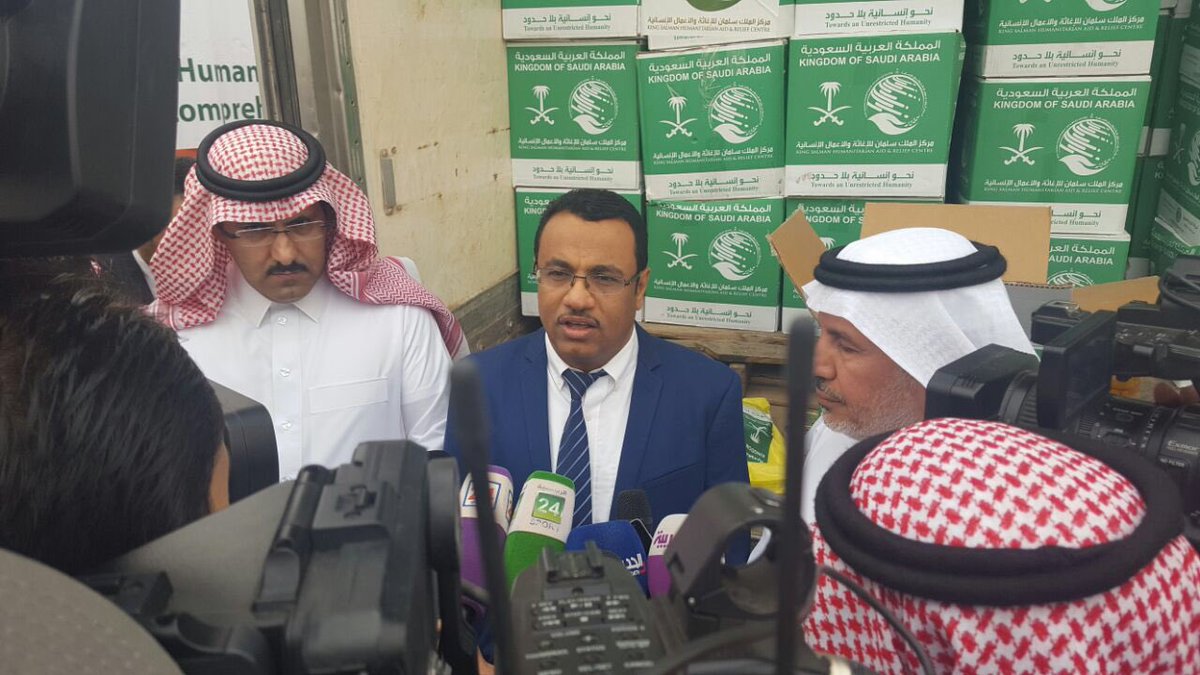 yemania2020's tweet photo. جسر جوي آخر لإغاثة شعبنا من #مملكة_الخير والإنسانية س��ظل السعودية بوابة الخير والعطاء.  تدشين مركز الملك سلمان لقافلة اغاثية ضمن خطة العمليات الإنسانية ��لشاملة لليمن، جهود جبارة تؤكد على عمق أواصر الأخوة بين البلدين الشقيقين والعطاء المستمر الذي عرفه اليمنيين على مدى التاريخ https://t.co/XjLZNPWdsE