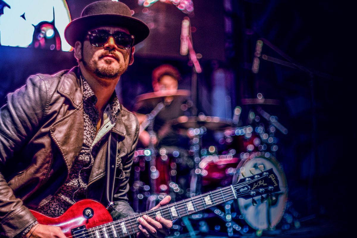 CunadeBarro's tweet photo. Hoy es el cumpleaños del master de la guitarra, nuestro querido amigo Bastian Carvallo! @mandidoctor @rockaxiscontodo @EscuelasdeRock @VRuidosos @fm7antofagasta https://t.co/MW5wXWakW4