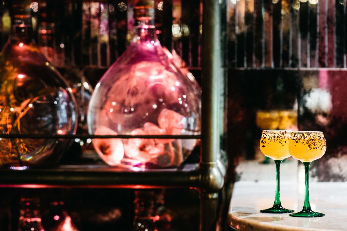CovetedPlaces's tweet photo. Happy #ValentinesDay ❤️ 
If you're in #Paris, don't forget to check out our guide to the coolest, alternative ways to spend the day! --> https://t.co/n7d3xedzns https://t.co/LHHiik3HXt