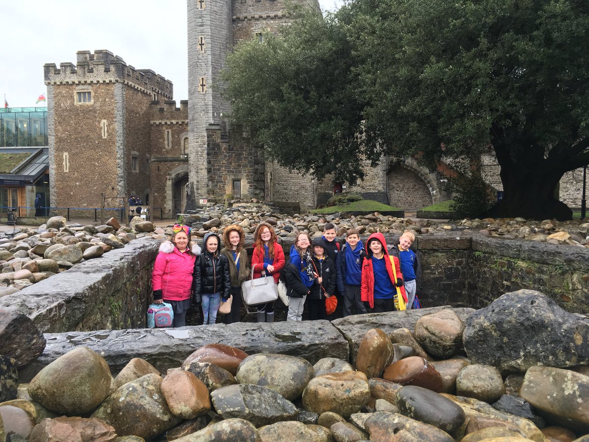 portmeadp's tweet photo. Year 3 and 4 are having an exciting day at Cardiff castle #pmdpy4 #pmdpy3 #pmdphist https://t.co/zsgul3Qflf