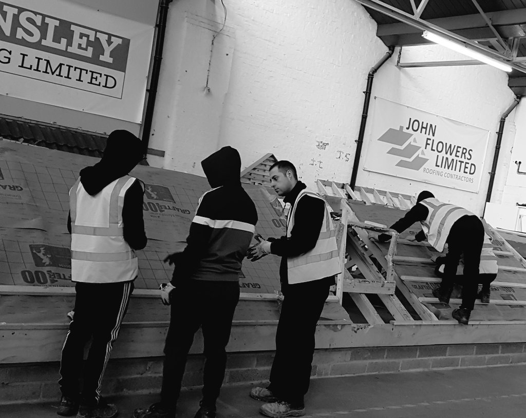 The learners are moving up.....to roofing 👷👍

Even indoors, it's a cold job! #BizHour #Apprenticeships