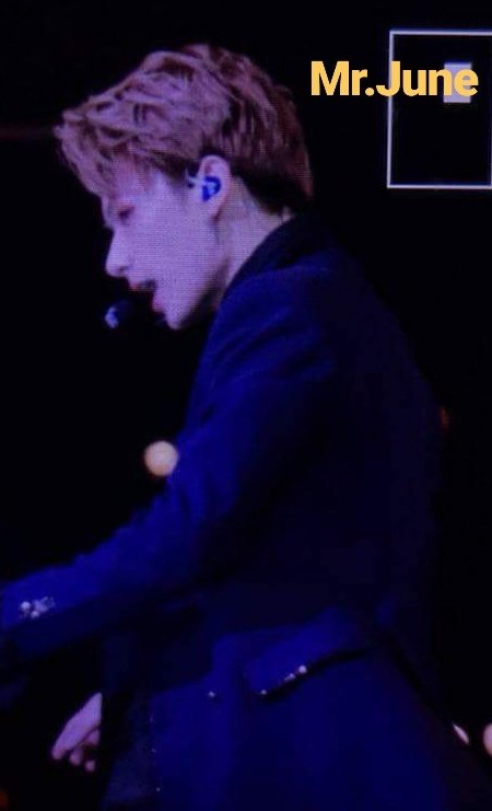 😶😶😶
-
#세븐틴 #준 #文俊辉