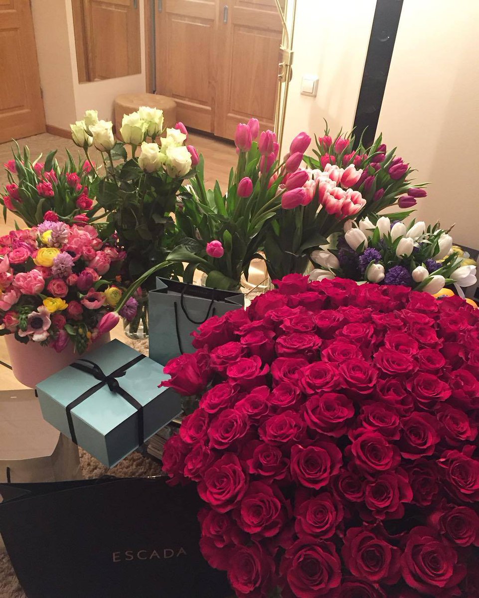 singleinthecity's tweet photo. #HAPPYVALENTINESDAY to EVERYONE (single or in love), have a wonderful day... 🌷🌹❤️ 💘  #singleinthecity #valentinesday #singlesevents #toronto #relationshipgoals #happyday #loveday #torontosingles #singlesintoronto #bemyvalentine #loveisintheair #singleprofessionals https://t.co/u8eFdJKBQ8