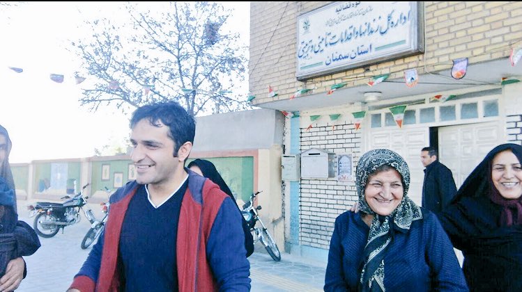 hasanasadiz's tweet photo. #ضیا_نبوی آزاد شد و می‌دانید برای من و بسیاری از دوستانمان معنای آن این است که تکه‌ای از وجودمان آزاد شده! ضیا آزاد شد همونجوری که می‌خواست با اثبات حرفش! https://t.co/Xanxcd5P5v
