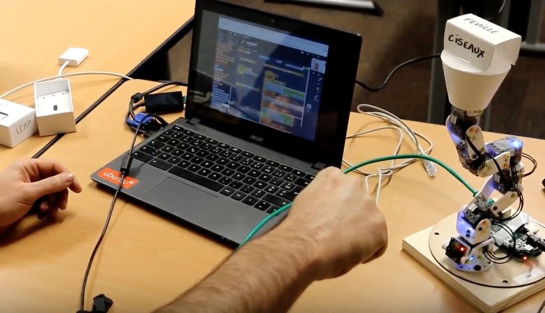 PoppyEducation's tweet photo. "Il est joli ton robot mais il fait quoi ?" #CeQueTuVeux
D'autres réponses ici : https://t.co/YG8JiL6TwE #ErgoJR #Programmation #Design #Créativité #Education https://t.co/JM8zULiIPp