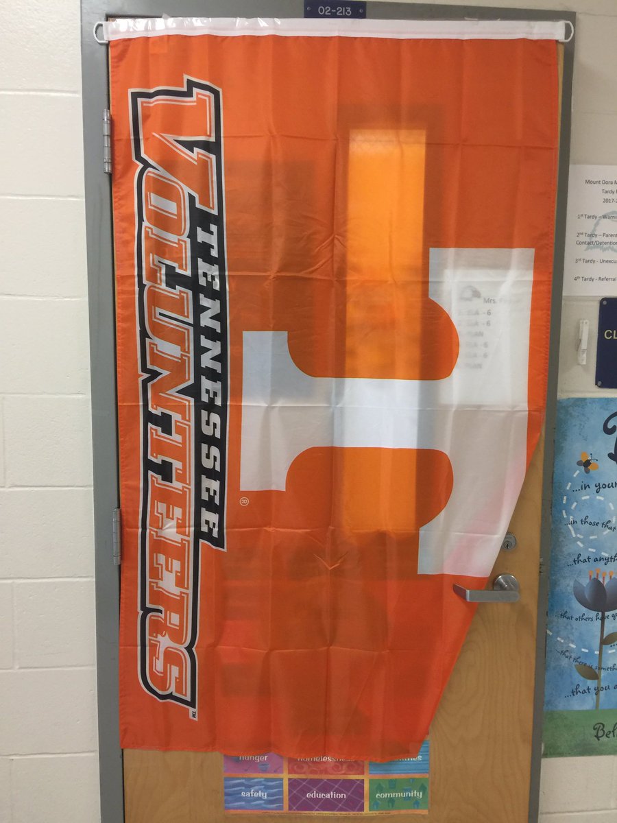 LakeCCReadiness's tweet photo. We "A'Door" AVID @MountDoraEagles #LakeAVID #ThisIsAVID #AVIDWeek2018 @AVID4College @AVIDEasternDiv @frances_celis @MartaCRamirez1 @Santos_Daniel17 @Alexander_She1 @Jarvis_Kathlene @ReichJohnsl @kimworkbrown https://t.co/jpWYbS26eM