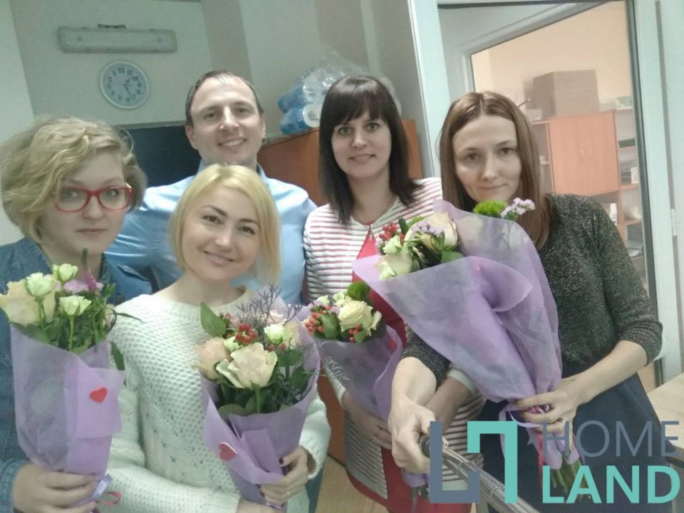 HomelandRB's tweet photo. Праздники в #HomeLand: день святого Валентина и день рождения семьи нашего ХоумЛендовца Юрия Козика. Любви всем! #строителидомов #мыкоманда #мылюбимсвоюкомпанию #любимаяработа https://t.co/w1mI5fRH28