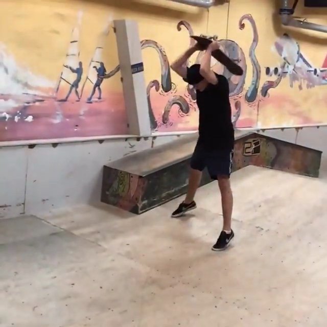 SkateUkraine's tweet photo. Техничный Бодя(@bohdan_porada ) в скейтпарке @bornskateshop 💥💥💥 #skateukraine 🇺🇦 https://t.co/NGODvq4ijP https://t.co/ve6xs3uzef