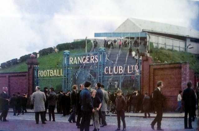 74frankfurt's tweet photo. Fans outside Ibrox Park before Rangers v Bayern Munich in the European Cup Winners' Cup. (1972) https://t.co/9ApIldjOXA