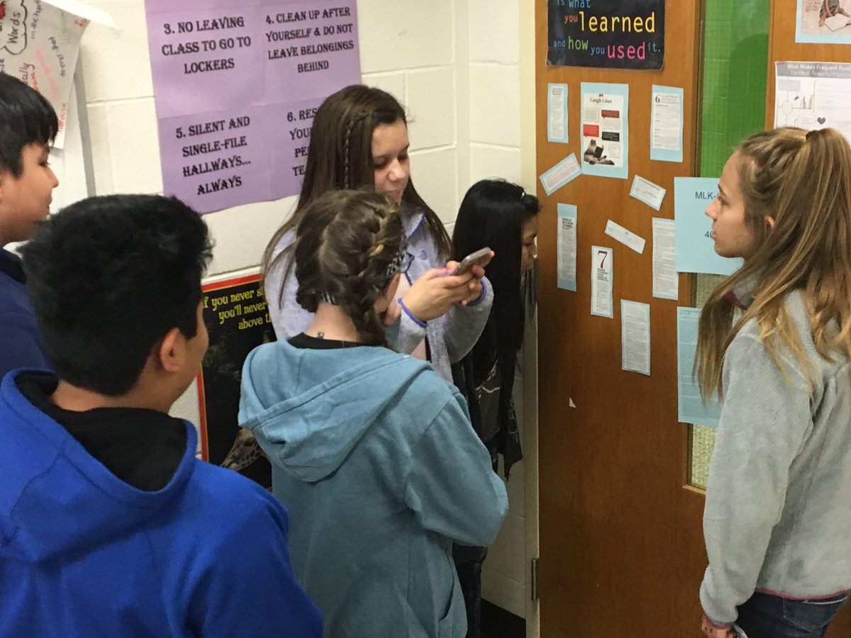 connieAJ22's tweet image. Students on a GOOSECHASE locating claim and evidence in argument text
@CMSCardsWSFCS                    #funinlearning #accountabletalk               #evidenceinlearning