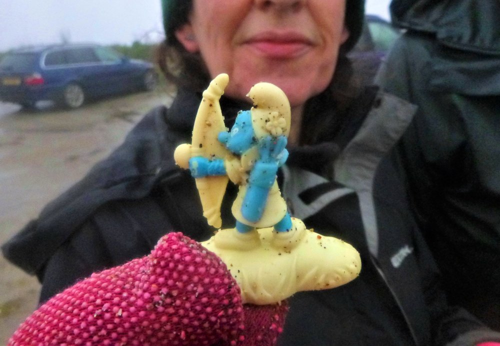 @BBCCornwall @BBCSpotlight @sascampaigns @BudeCleanerSeas @CwallWildlife @Dawn_French @laurencereed @CleanCornwall @CornwallCouncil We found a Warrior smurf too! #LoveYourBeach