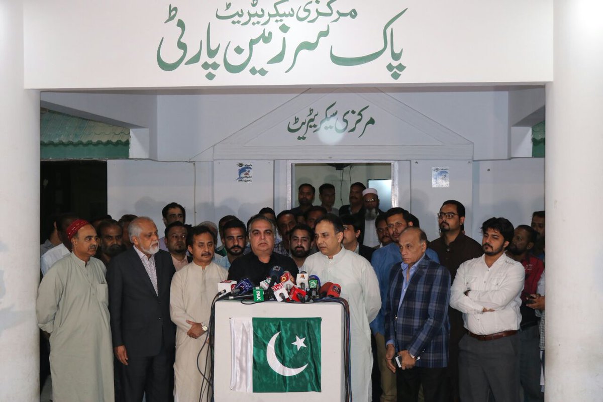 AapKiRaay's tweet photo. PSPPakistan: سیکریٹری جنرل پاک سرزمین پارٹی رضا ہارون اور رہنما پی ٹی آئی عمران اسماعیل مشترکہ پریس کانفرنس میں میڈیا سے خطاب کررہے ہیں۔
@mrazaharoon @ImranIsmailPTI https://t.co/HPnIzjfk2M