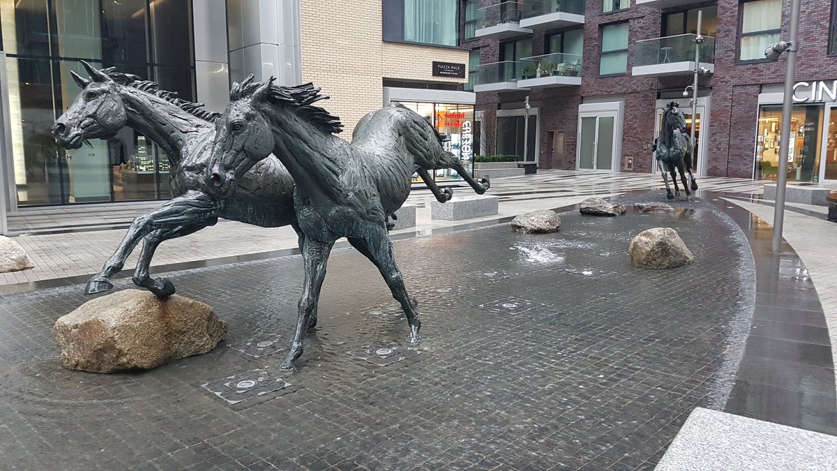 EmphasisInfo's tweet image. One of the perks being an inventory clerk is travelling around London and discovering hidden gems including this new @BerkeleyGroupUK development in Aldgate featuring some stunning statues #ValentinesDay #London #LoveLondon