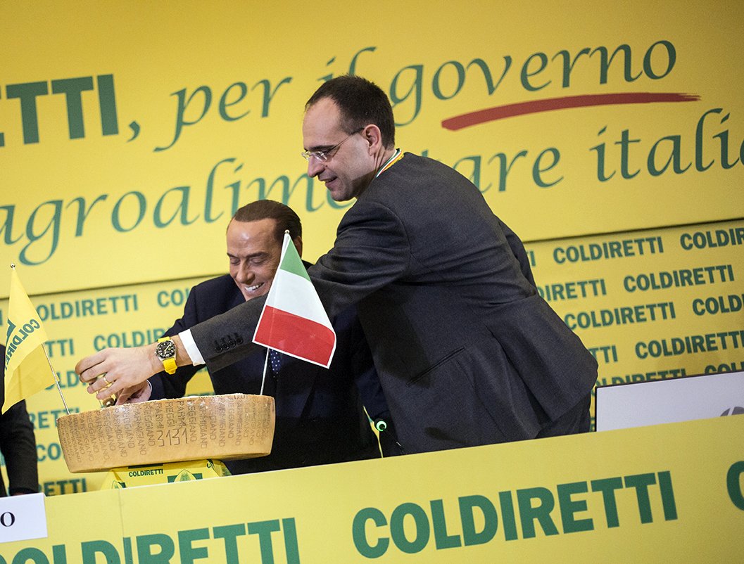 Elezioni, nell'ambito degli incontri con i rappresentanti politici nazionali, Coldiretti incontra <a href="/berlusconi/">Silvio Berlusconi</a> che sigla il Patto del Parmigiano per la difesa del Made in Italy dopo aver annunciato di aver inserito nel programma del centro destra il manifesto politico Coldiretti