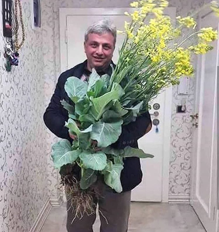 Bir Karadeniz erkeğinin sevgililer günü kutlaması 😉 Birilerini hatırlattı bana 👍 <a href="/SAKkaleli/">Neftah Kaleli SAK</a> #SenAnlatKaradeniz