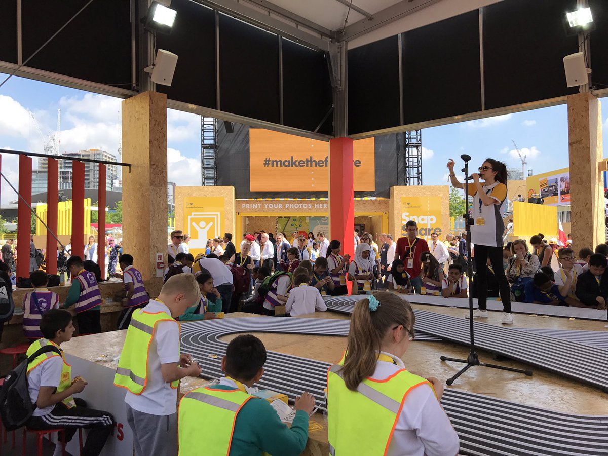 engineeringgov's tweet image. Bringing young people face to face with engineering role models and experiences is a great way of showing them the variety and creativity of the profession - from projects like @InspiringTF to @FLLUK - find out how you can get involved in #yoe at yearofengineering.gov.uk