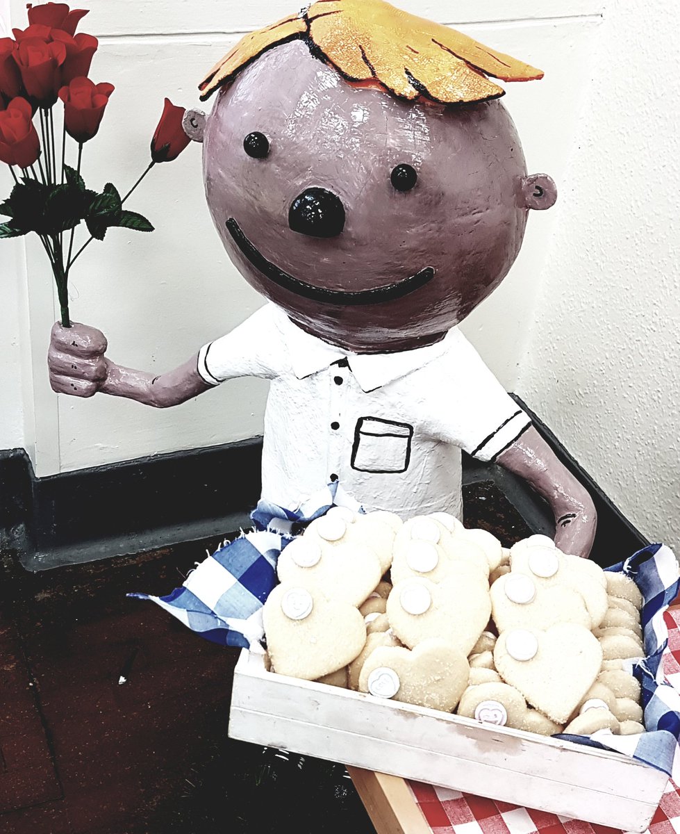 DebLittle76's tweet photo. Zack and Jasmin sharing the love for the children  @UPAWeaverham @CateringAcademy @Servest_UK For today's Lunch. 
#ValentinesDay #schoolsdays https://t.co/sGi5ieVxte