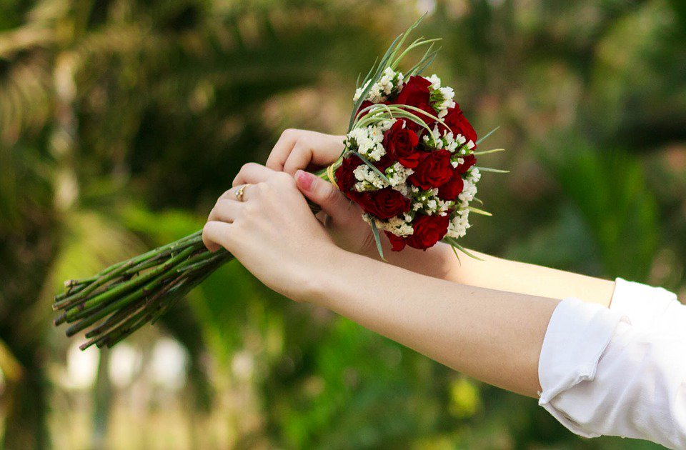 ww_logistics's tweet photo. Happy #ValentinesDay! What better way to send your loved one a message than with some flowers? Don’t let your #deliveries get stuck in #transit! Only one simple #logisticstip for today- Deliver them in person! We promise that the #sentimental value is far more important :) https://t.co/eVc9zDKRu0