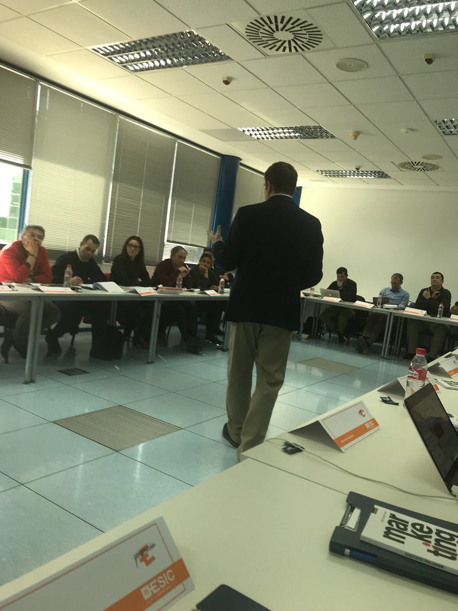 EIMConsultores's tweet photo. Hoy estamos en @ESICMalaga hablando sobre agilidad en educación. #Agilismo #EimTeTransforma https://t.co/yfFfgMeONc