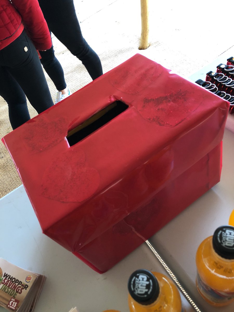 FM104's tweet photo. We also have the lovebox down here where you can leave your valentine a secret message, the best notes will be featured on Instagram๐โค๏ธ #vday #ucdragweek https://t.co/jVHzhzEuCJ