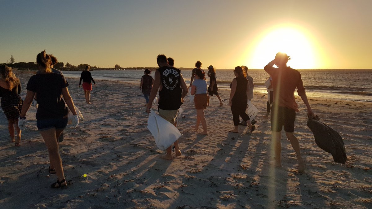 Sun goes down on a very successful #LoveYourBeach event in #Geraldton. Thanks to @intrepdlandcare, @Landcarewa & @NACC_NRM for funding & support. #coastcarematters #BataviaCoastcareNetwork