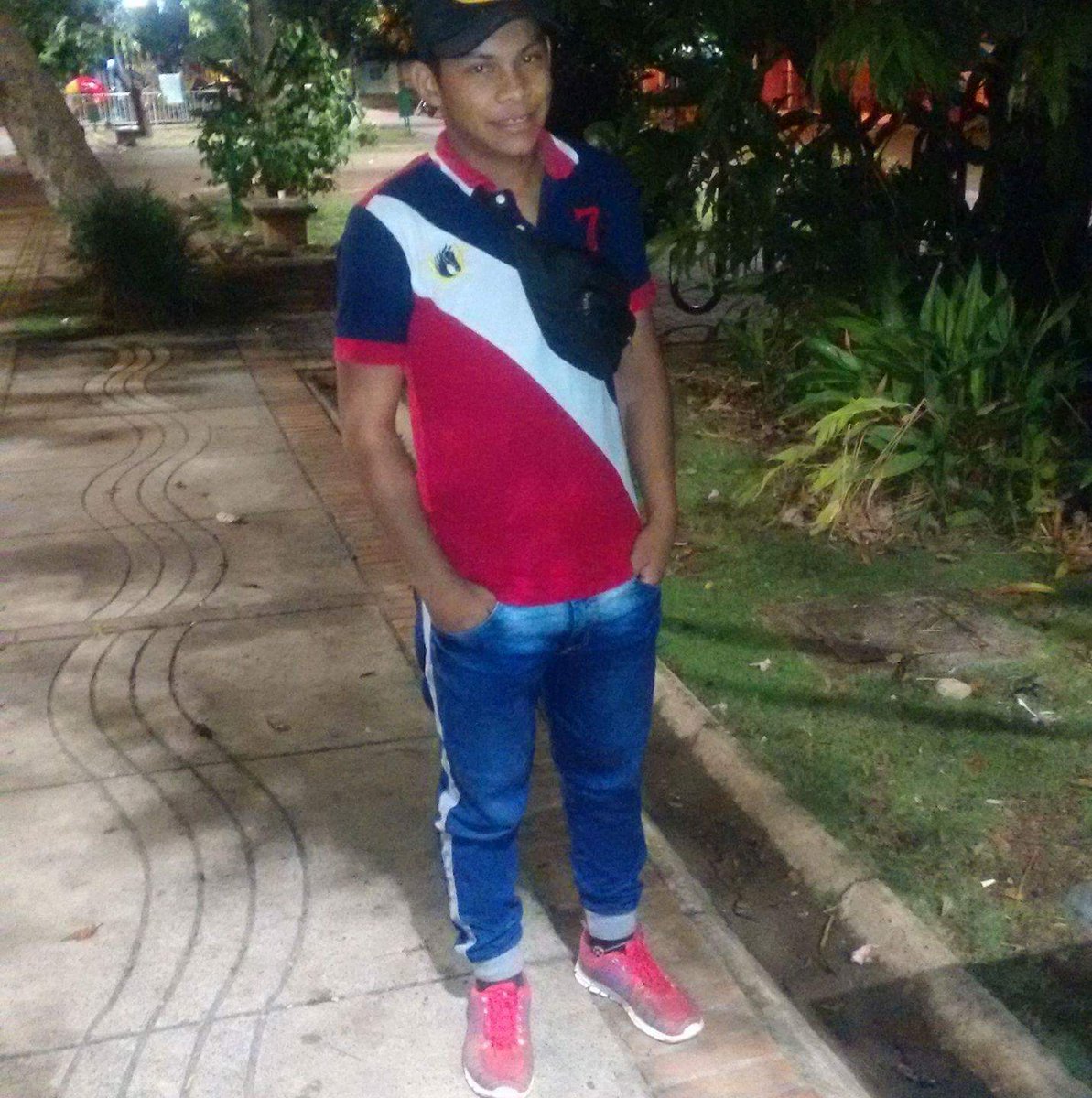 JDesnudando's tweet photo. Elías de colombia https://t.co/gD4f7yceCs