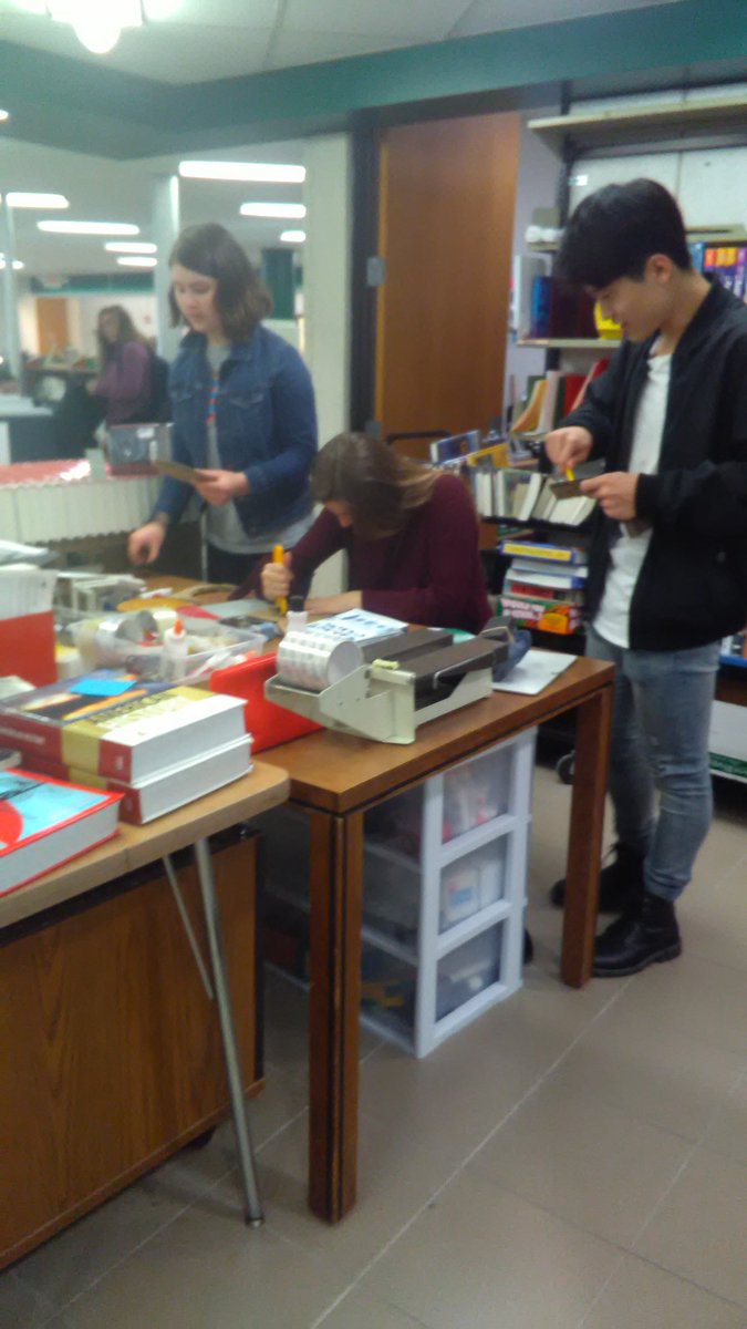 BeckyStouten's tweet photo. Finishing up a Spanish Project by making cardboard coins...getting it done at MV in the ILC #mnitem, #essalibraries https://t.co/U13MoFjEN1