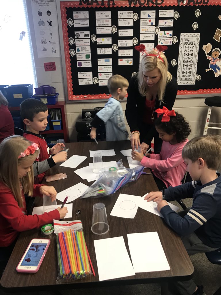 momhill43's tweet photo. First grade parents are amazing!! 💕#springcenters #BESbark #@bullardbulldogs https://t.co/L9XUNXqQkU