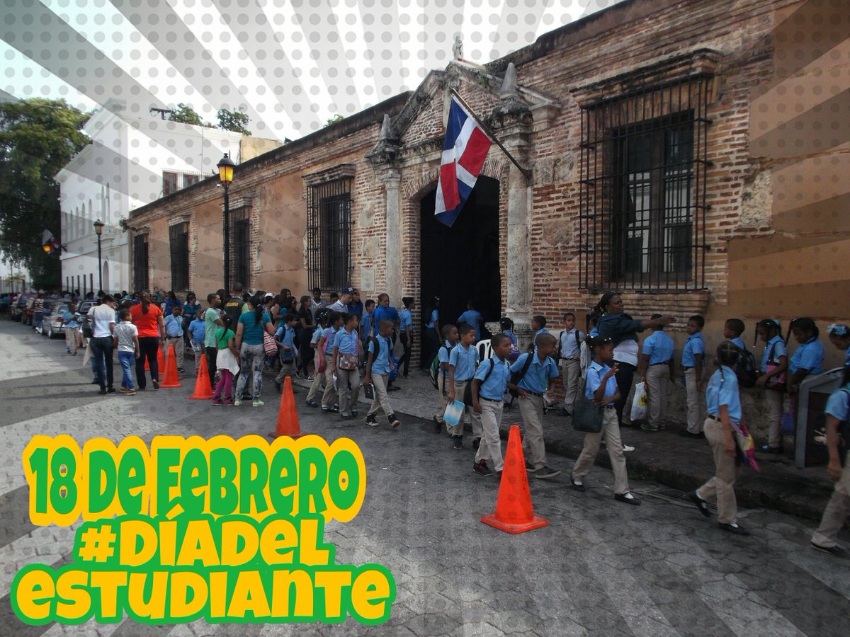 Nunca consideres el estudio como una obligación sino como una oportunidad para penetrar en el maravilloso mundo del saber.
#santodomingo #escuelas #colegios #repdom