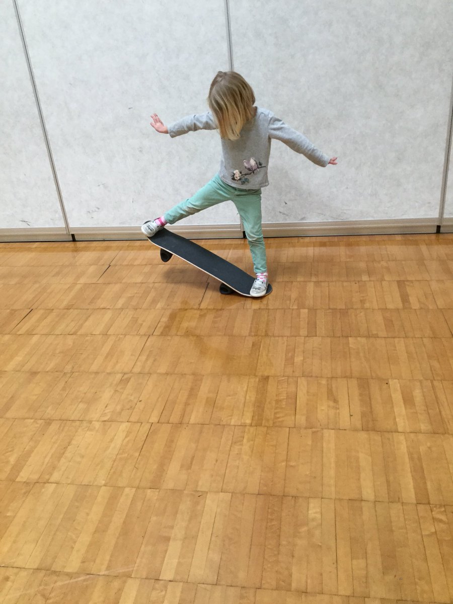 spreen_kelly's tweet photo. K’s practicing indoor snowboarding during the Olympic season! @SCSLearns @SHAPEVT @CVSDVT https://t.co/4SLBkh2ft0