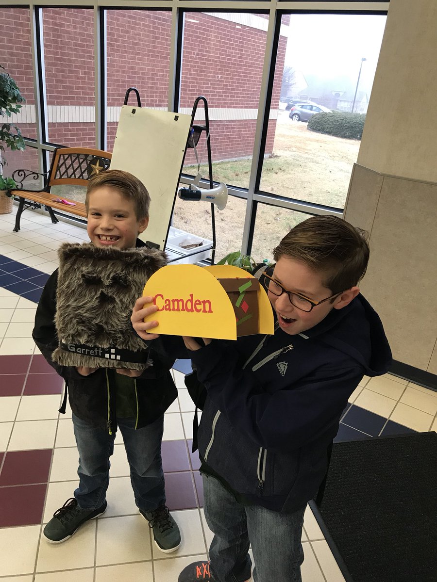 Mandy_Bourland's tweet photo. More and more creativity rolled in to #MinshewGRIT ChewBoxA, sushi, tacos, dresses, doghouse, and more Happy Valentine’s Day! ❤️❤️ https://t.co/K1PtX1eQs1