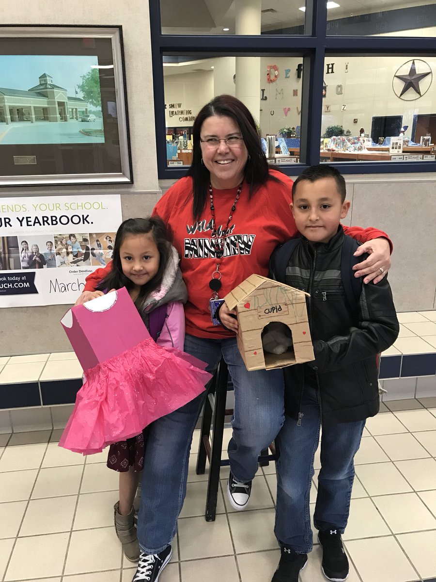 Mandy_Bourland's tweet photo. More and more creativity rolled in to #MinshewGRIT ChewBoxA, sushi, tacos, dresses, doghouse, and more Happy Valentine’s Day! ❤️❤️ https://t.co/K1PtX1eQs1