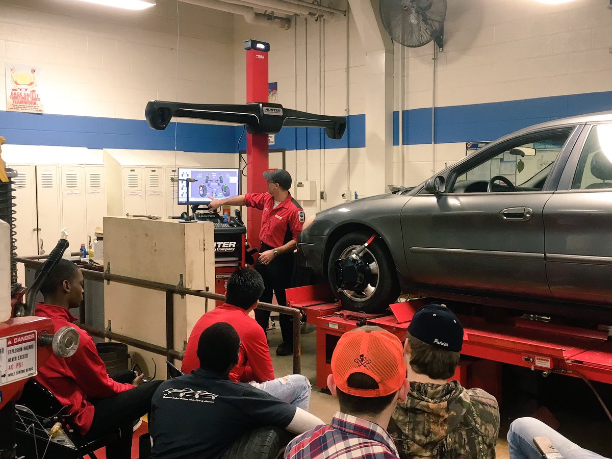 CATEC_auto's tweet photo. Mike Francis from @HunterEngCo teaching our @CATEChs how to use our new aligner. https://t.co/dgGbu9T73f