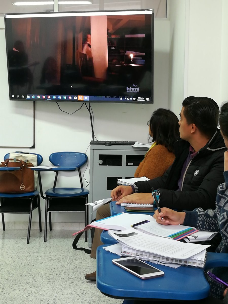 Gonzalo371113's tweet photo. Explorando patrones de evidencias de la evolución biológica. Profesoras en formación de educación preescolar están participando de un curso de evolución usando los recursos de @BioEspanol @BIOINTERACTIVE #Istudyevolution https://t.co/YrZjseH0Wf