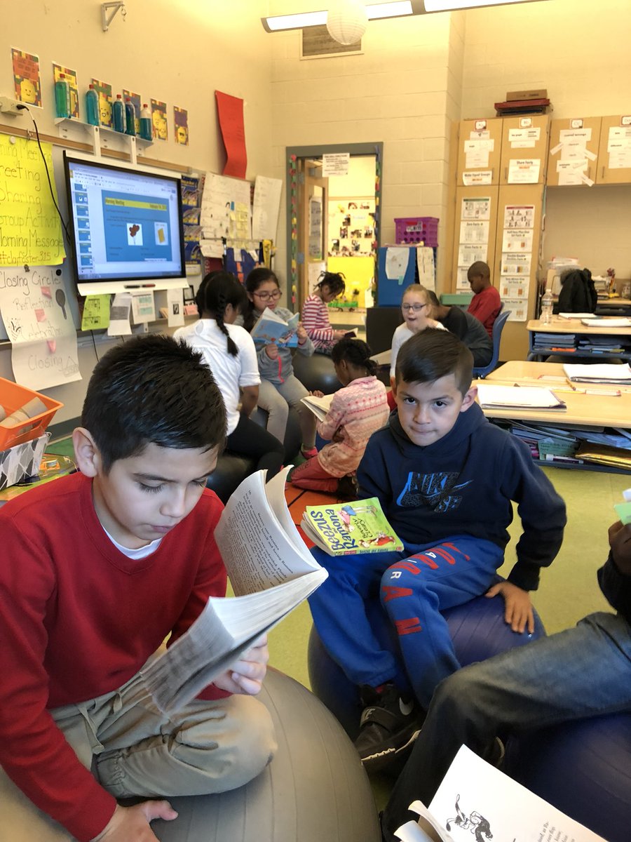 clayfoster315's tweet photo. In @clayfoster315 #OberleES @ChristinaK12 , we ❤️ to #READ ~especially on Valentine’s Day! #ReadersAreLeaders #ValentinesDay #NEA #ncte #DelawarePBS https://t.co/FbwWjlbpei
