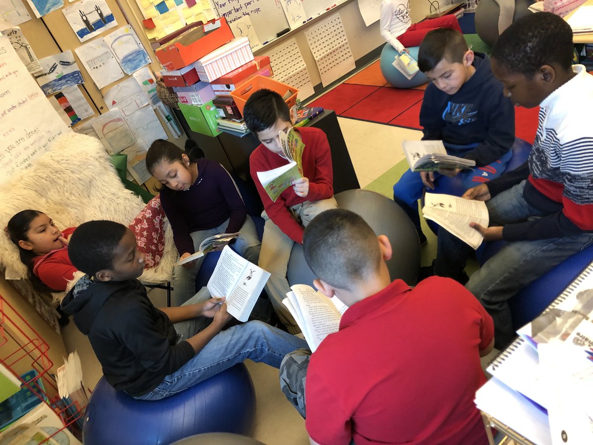 clayfoster315's tweet photo. In @clayfoster315 #OberleES @ChristinaK12 , we ❤️ to #READ ~especially on Valentine’s Day! #ReadersAreLeaders #ValentinesDay #NEA #ncte #DelawarePBS https://t.co/FbwWjlbpei