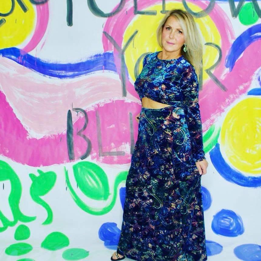 Giving_In_Style's tweet image. It is truly a #wonderfulWednesday on this Valentine's Day!  This weeks @Giving_In_Style #fashanthropist appropriately exudes love and light in every aspect of her life - Check out this feature on the charming @lovetessloss of @MySistersCloset
#TessLoo #MySistersCloset