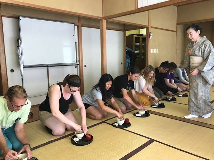 Happy Valentine's Day! And Happy #AUMDayofGiving! The 24-hour online fundraising campaign started. Show some 💓 to AUM Study Abroad! Your support will help more students to learn the WORLD and equip themselves for the future!
aum.edu/dayofgiving/st….💌