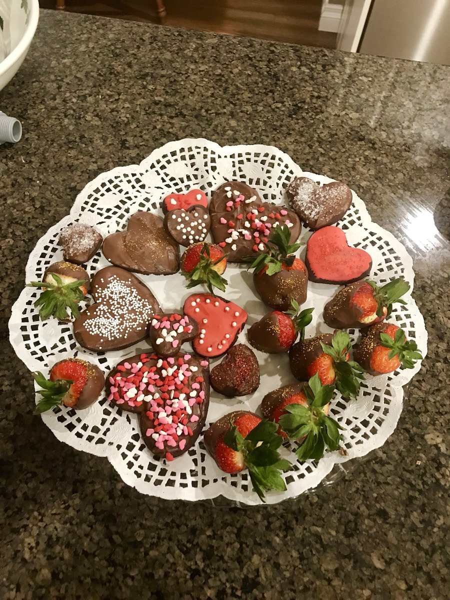 toatraveljunkie's tweet photo. Made a few Valentine treats for mrtravelbuzz #bringonthecreativity #loveisintheair #love https://t.co/yJwBlps3Ss