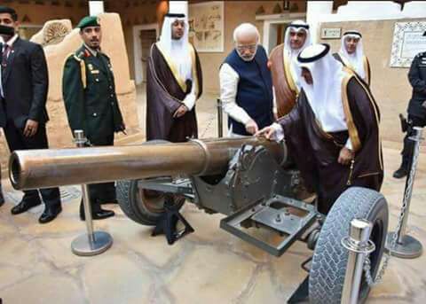 DrDhananjay_K's tweet image. #ModiComics
मोदी जी से जादा लंबा कोई नहीं फेक सकता