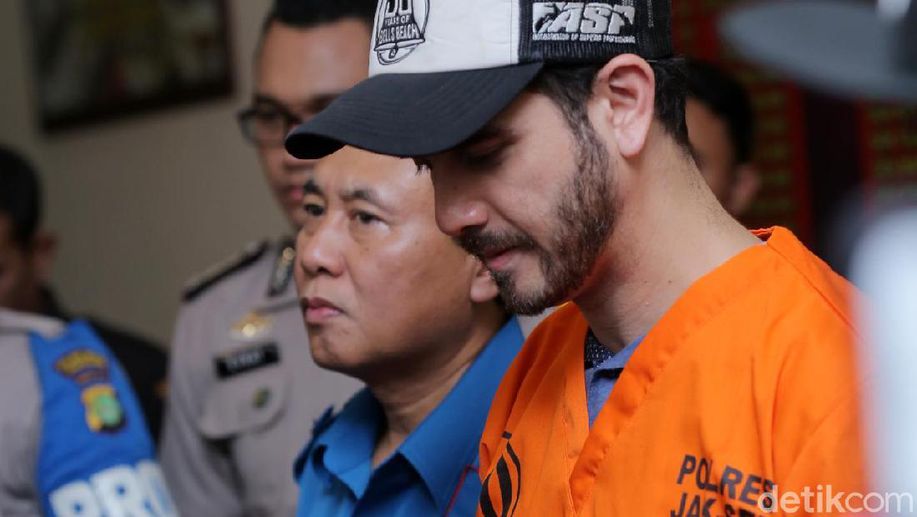 Fachri Albar Direhabilitasi Seperti Artis yang Terseret Narkoba Lain? detik.id/6LCURE