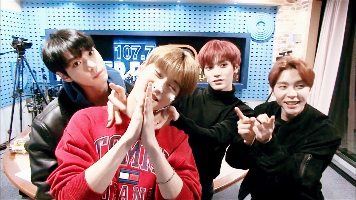 valentinesboy97's tweet photo. 세상에서 가장 행복한 사람이었길💖💜 마지막으로 한번 더 생일 축하해 사랑스러운 윤오야🎂🎉 #HAPPYJAEHYUNDAY https://t.co/GtPlxb0FWW