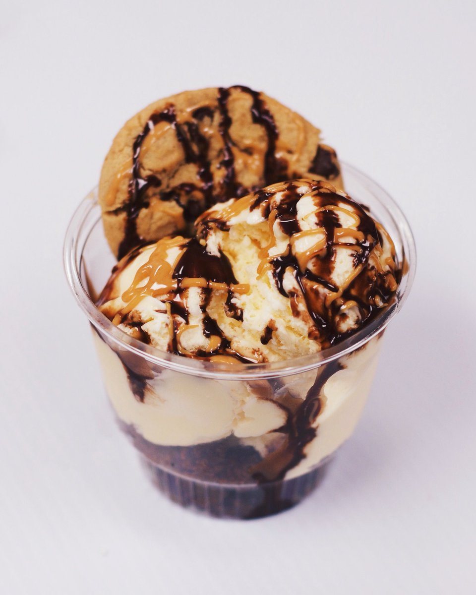 GalleyIceCream's tweet photo. Love is in the air, and in our Valentine Sundae! Brownies, a chocolate chip cookie, rich vanilla ice cream, peanut butter and chocolate syrup all make this sundae irresistible 💕💕 https://t.co/r0mJVvJQOZ