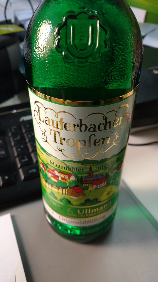 kieliscalling's tweet photo. Umziehen ist auch cool. Dann bekommt man sowas geschenkt 😍 #bsah #schnappes https://t.co/jynRk9BplM