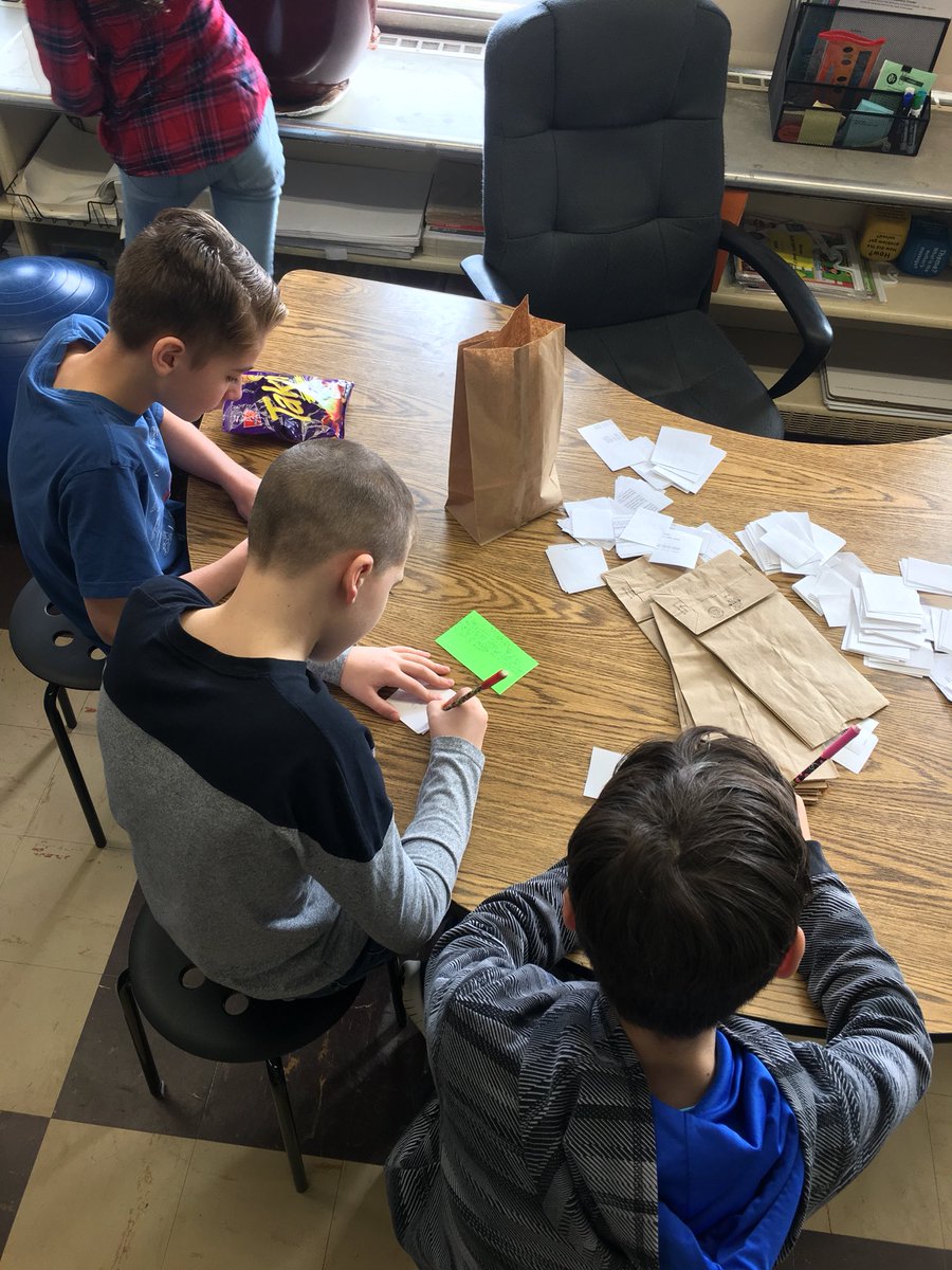 SayenLeonardo's tweet photo. Solving student made word problems helps our fifth graders become better math students! @SayenCounselor @SayenLions @WeAreHTSD @JenMarinello https://t.co/jlDxio3jKf